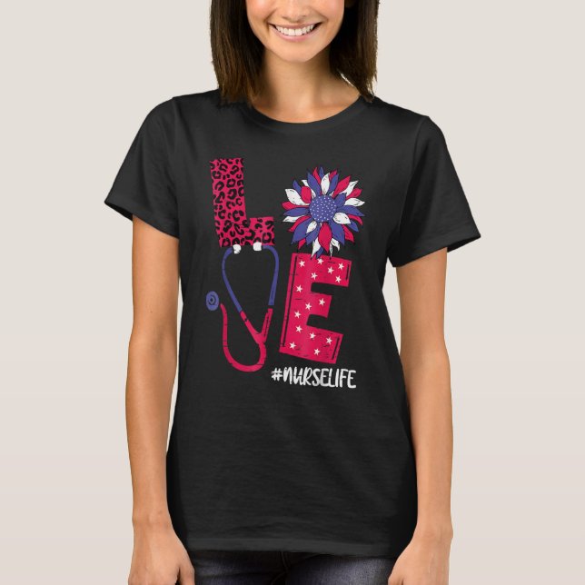 Kärlek Heart Stethoscope Nurse Life 4 juli 2022 T Shirt (Framsida)