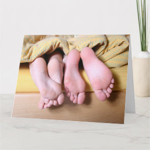 KÄRLEK I BED FEET GREETING CARD KORT