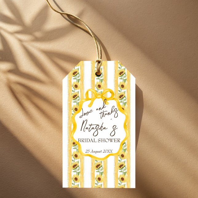 Kärlek i blommans möhippa för solblommor presentetikett (Love in bloom sunflowers bridal shower favor personalized favor gift tags yellow retro stripes favor)