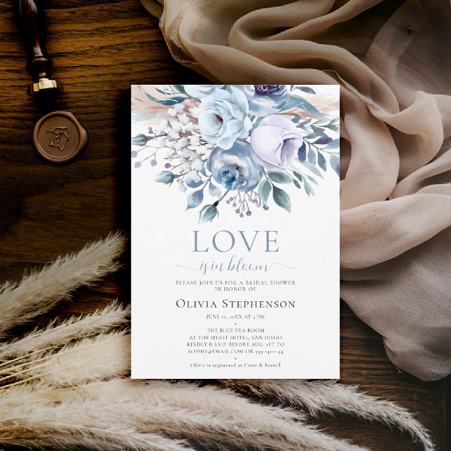 Kärlek i Bloom Blue Lavender Ro Möhippa Inbjudningar (something blue bridal shower invitation floral roses boho pampas grass love in bloom elegant)