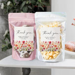 Kärlek i Bloom Möhippa Food Snack-etiketter Vinflaska Etikett<br><div class="desc">Den här vackra designen har en arrangemang av mjuka pastellvackra vilda blommor som är realistiska och ett modernt typsnitt (redigerbart färg). Anpassa med din egen möhippa namn. Tack för att du har ställe-märkning på möhippan. Perfekt för att behandla påsar,  favorisera påsar,  matsäckar. Se hela samlingen för fler matchande objekt</div>