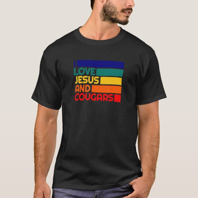 Kärlek Jesus och Cougars Mature Woman Cougar Bait T Shirt (Framsida)