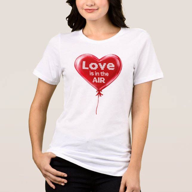Kärlek ligger i luft valentins dag t shirt (Framsida)