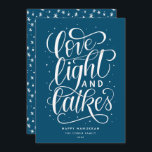 Kärlek Light and Latkes Hanukkah Julkort<br><div class="desc">Det här festive-platta helgdag-kortet innehåller frasen "kärlek light and latkes" som är skriven i skript. Kortets baksida har en samordnande mönster men kan också användas för att lägga till ett foto eller ett personligt meddelande.</div>