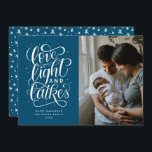 Kärlek, Light and Latkes Photo Hanukkah Julkort<br><div class="desc">Det här moderna enfoto-Hanukkah-kortet innehåller den handskrivna frasen "kärlek,  ljus och spärrar" och en roligt hand plockade mönster på baksidan.</div>