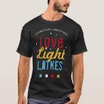 Kärlek Light Latkes Hanukkah Funny Quote BLACK T Shirt<br><div class="desc">Att ha en ZOOM Hanukkah/Chanukah party i år? Få in alla i Helgdag med matchande t-shirts! Den här Kärlek Light Latkes Black Hanukkah Funny Quote T-shirt kommer att göra din familj Hanukah Party personligen ljusare och särskilt om det är online! Beställ en för varje deltagare. Den här färgstarka, humoristiska ordspråket...</div>