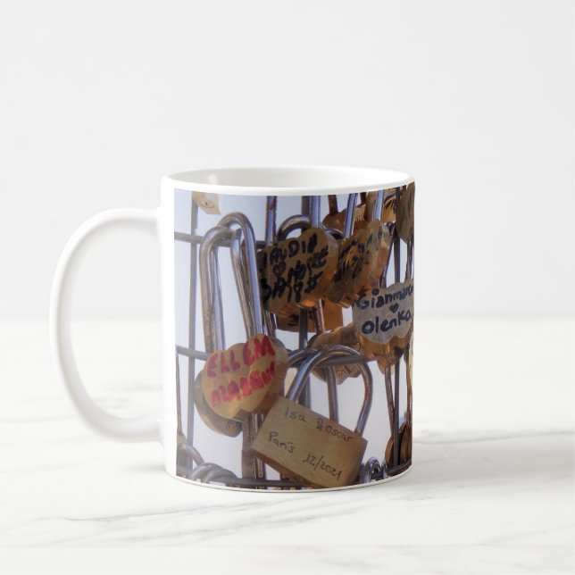 Kärlek Locks och Eiffel Torn. Paris. Frankrike. Kaffemugg (Vänster)