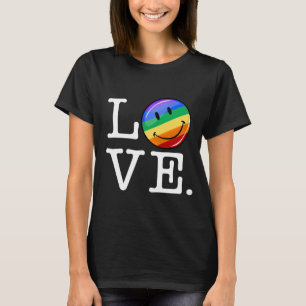 Kärlek med en lycklig regnbågeflaggabög LGBT Tee