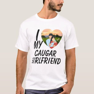 Kärlek Min Puma Rolig Äldre Flickvän Dejting Citat T Shirt