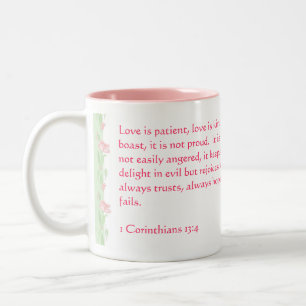Kärlek misslyckas aldrig - 1 Corinthians13:4 Två-Tonad Mugg