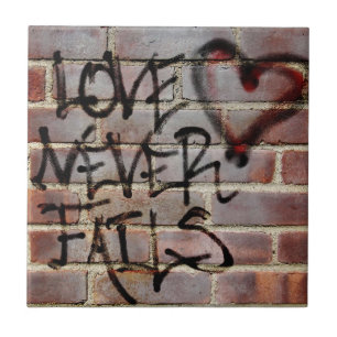 Kärlek misslyckas aldrig grafitti kakelplatta