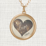 kärlek & namn på Cosmos Mönster Heart, Guldpläterat Halsband<br><div class="desc">Hjärtformad rymdfotodesign med "kärlek" i skript, dekorerar denna .75" guld-placerad halsband. Bakgrunden och ord "kärlek" är en pärla färg, namn är mörk brun, hjärtat är brons nyans. Ändra eller ta bort text med hjälp av mallen som anges. Kedjan 18 tum har en klaststängning av hummer-klo och en 2-tumsförlängare. halsbandet kommer...</div>