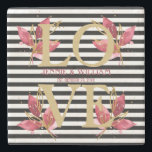 KÄRLEK och blommor på svarta randiga vigseldatum Stenunderlägg<br><div class="desc">Blommor,  bokstäverna KÄRLEK,  era namn och vigseldatum i elegant typsnitt (ändra till valfri färg) på svart-vit randig bakgrund. Ändra färgerna till vad som passar er inredning eller ge som bröllopspresent,  årspresent eller förlovningspresent.</div>