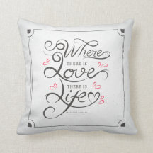 Kärlek och dekorativ kudde för citationstecken |