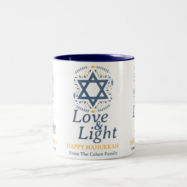 Kärlek och ljus | Enkel Hanukkah-familj Två-Tonad Mugg (Center)