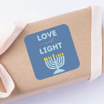 "Kärlek och ljus" judisk Menorah Blue Hanukkah Fyrkantigt Klistermärke<br><div class="desc">De här klistermärkena har en blå bakgrund,  en ljusstark menorahillustration och det inspirerande budskapet "Kärlek och ljus" gör att dina helgdag blir varma och meningsfulla. Perfekt för familjedagare,  party,  eller någon annan hanukkah-tillfälle,  för både stil och själ till firande.</div>