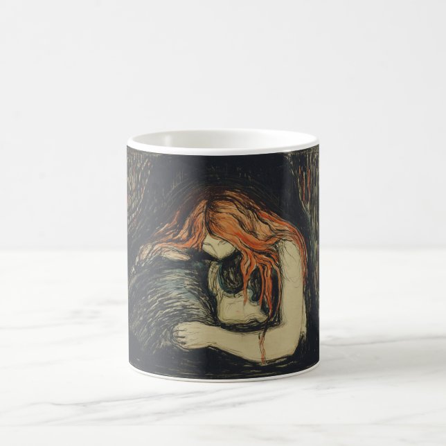Kärlek och smärta (Vampyren) (av Edvard Munch) Kaffemugg (Center)