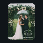 Kärlek och tack Bröllop Tack Photo Magnet<br><div class="desc">Tack,  bröllop magneter med bröllopsdagens favoritfoto. Anpassa de här magneterna med namn- och lodrät-fotot. Kontakta mig genom affären om du behöver hjälp.</div>