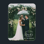 Kärlek och tack Bröllop Tack Photo Magnet<br><div class="desc">Tack,  bröllop magneter med bröllopsdagens favoritfoto. Anpassa de här magneterna med namn- och lodrät-fotot. Kontakta mig genom affären om du behöver hjälp.</div>