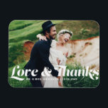 Kärlek och tack för Retro-skriptfotot Bröllop Magnet<br><div class="desc">Gratulerar till kärlek och visa tacksamhet med anpassadets fotot bröllop tack till er magnet! Denna unika keepy är en perfekt för att påminna dina kära om din speciella dag samtidigt som du uttrycker ditt innerliga tack på ett minnesvärt sätt. Det innehåller frasen "Kärlek & Tack" i charmeringsskript. Med det här...</div>