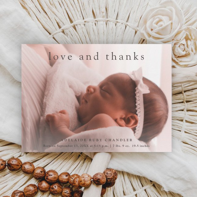 Kärlek och tack Minimalistisk enkel foto Baby  Kort (Simple typographic love and thanks full bleed baby photo birth announcement thank you card.)