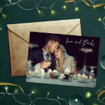 Kärlek och tack Photo Bröllop Tack<br><div class="desc">Tack till gästerna i bröllop för deras närvaro i firande och bröllopsgåvor med "Kärlek och tack"-skript, fotot på bröllop tack. Den vita handskriften "kärlek och tack" är förskjuten för ett fotografi som har paret förskjutet till den lämnat sidan av fotot ram. Ladda upp ditt favoritfoto från bröllop och skriv ut...</div>