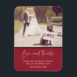 Kärlek och tack Red Bröllop Photo Magnet<br><div class="desc">ditt favoritfoto i bröllop med dina gäster,  vänner,  familj och bröllopsfest i bröllop med de här anpassningsbarnas fotomagneter i vår kärlek- och tack-design. Anpassa med foto,  anpassningsbar och namn.</div>