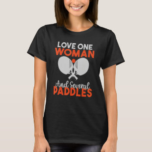 Kärlek om kvinnor och flera Paddles Bord tennis T Shirt