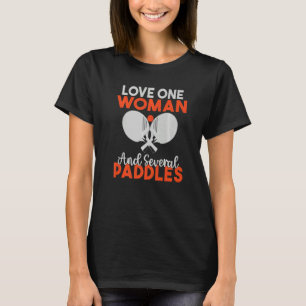 Kärlek om kvinnor och flera Paddles Bord tennis T Shirt