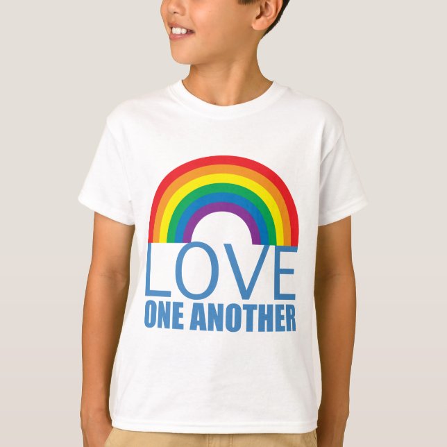 Kärlek One ytterligare Rainbow Christian Kids Tee Shirt (Framsida)