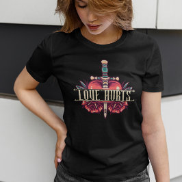 Kärlek Ontr Heart och Dagger T Shirt