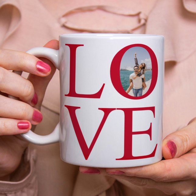 Kärlek Photo Red Kaffemugg (LOVE typography mug with a photo in the O. Perfect for as a 
Valentine's Day or Christmas gift.)