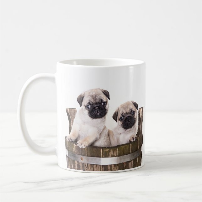 Kärlek Pugs Puppy Hundar i träburk av Låda Barrel Kaffemugg (Vänster)