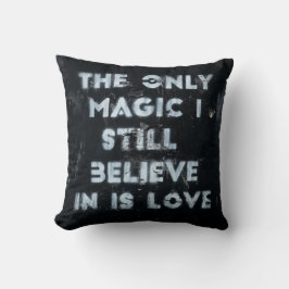 KÄRLEK QUOTE BLACK OCH WHITE GRAFFITI KUDDE