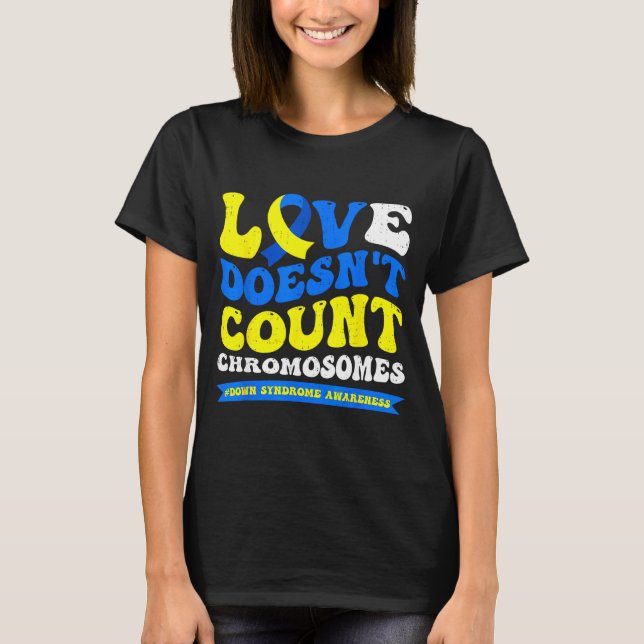 Kärlek räknar inte kromosomer Downs syndrom T Shirt (Framsida)