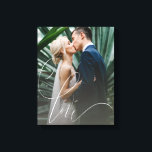 Kärlek Script Bröllop Canvastryck<br><div class="desc">Visa ditt favoritfoto från bröllop eller välj ett foto av vänner och ge som en gåva. Kärlek är skrivet med ett stort och elegant vitt skript.</div>