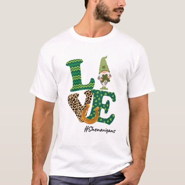 Kärlek Shenanigans Lucky Leopard Gnome St Patricks T Shirt (Framsida)