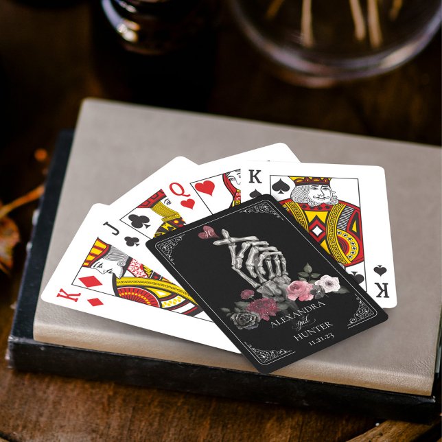 Kärlek Skeleton Hand Gesture Halloween Black Bröll Casinokort (Love Skeleton Hand Gesture Halloween Black Wedding Playing Cards)