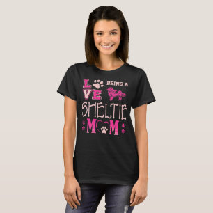 Kärlek som är Sheltie mammagåva T Shirt