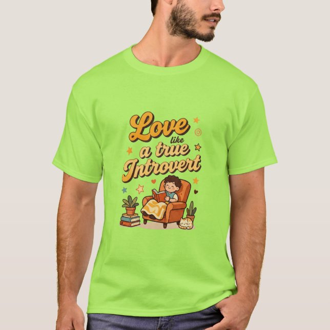Kärlek som en sann introvert design t shirt (Framsida)
