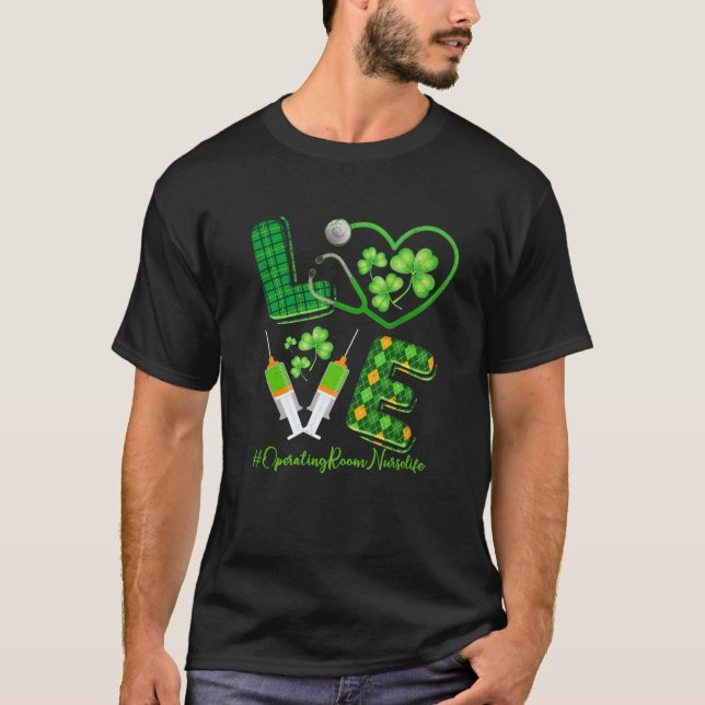 KÄRLEK St. Patrick's Operating Room Nurse Life Iri T Shirt (Framsida)