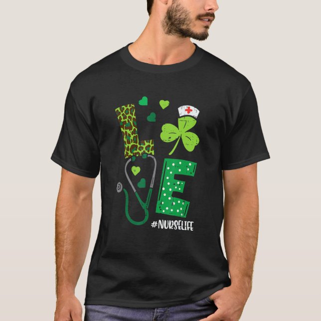 Kärlek Stethoscope Syringe Nurse Life St Patrick S T Shirt (Framsida)