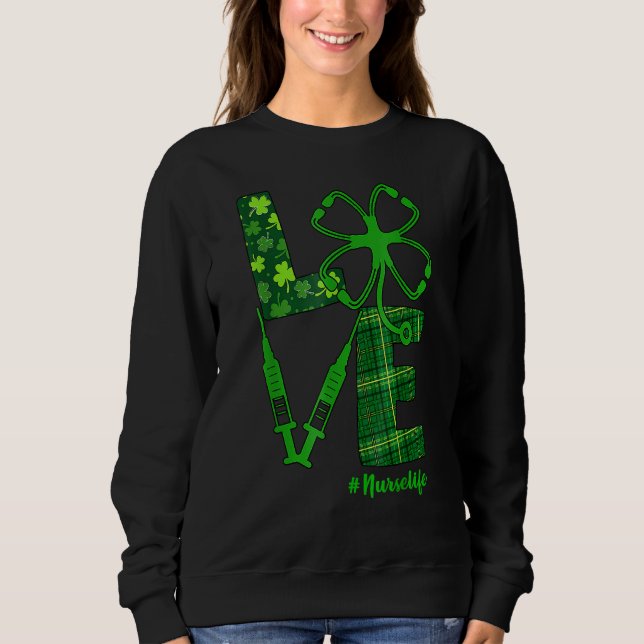 Kärlek Stethoscope Syringe Nurse Life St Patrick S T Shirt (Framsida)