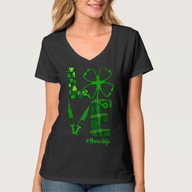 Kärlek Stethoscope Syringe Nurse Life St Patrick S T Shirt (Framsida)