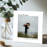 Kärlek & Tack - minimalistisk Bröllop Photo Tack Anteckningskort<br><div class="desc">Tack vare dessa kort från bröllop är de enkla,  minimalistiska och vackra. En ren design med ett fyrkantigt foto på en vit bakgrund med texten "Kärlek & Tack" och ditt namn. Baksidan är tom så att du kan skriva ett speciellt tack.</div>