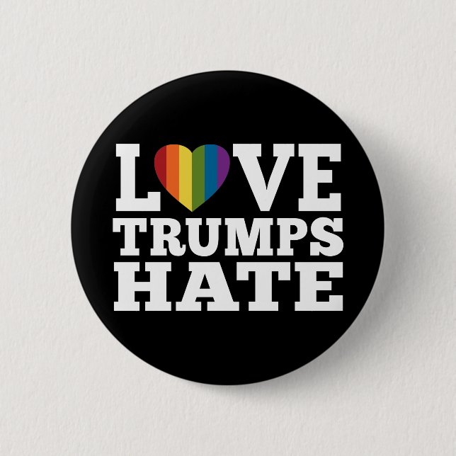 Kärlek Trumpar Hate Rainbow Heart - kan redigera s Knapp (Framsida)