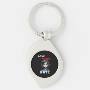 KÄRLEK TRUMPS HATE - anti Donald T Swirl Silverfärgad Nyckelring