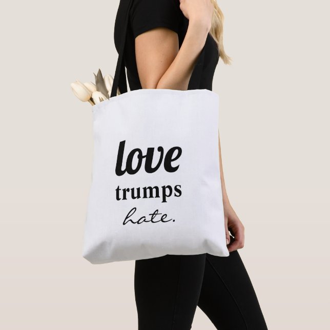 Kärlek trumps - Hate Tote Bag Tygkasse (Närbild)