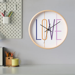 Kärlek-typografi, modern strimmig multipelfärgad f rund klocka