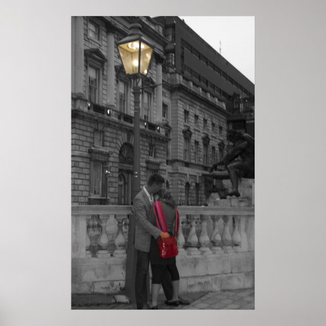 Kärlek under gatubelysning poster (Framsidan)